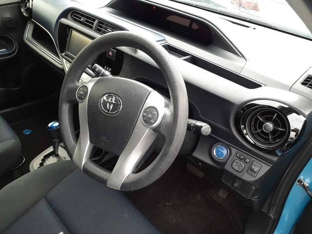 TOYOTA AQUA 2015