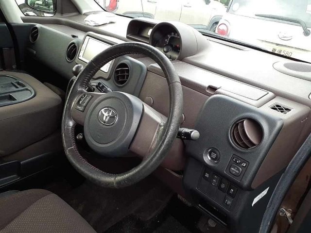 TOYOTA PORTE 2013