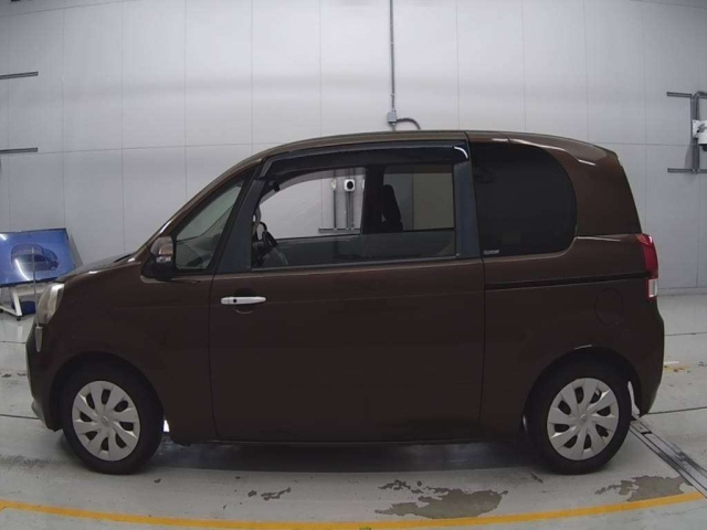 TOYOTA PORTE 2013