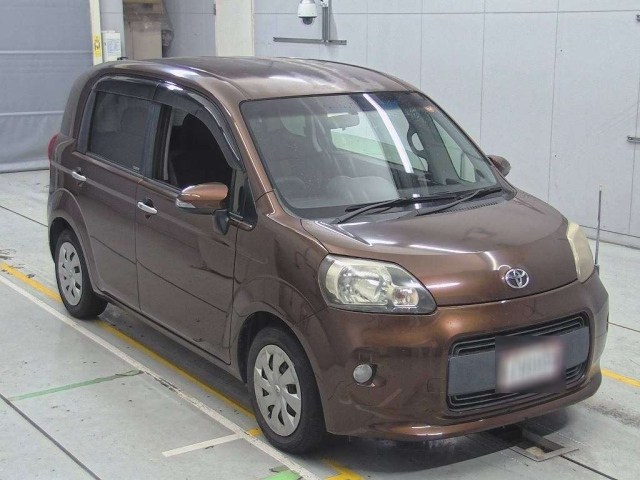 TOYOTA PORTE 2013
