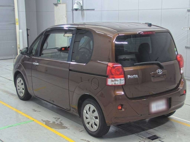 TOYOTA PORTE 2013