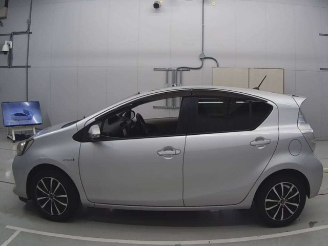 TOYOTA AQUA 2013