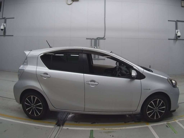 TOYOTA AQUA 2013