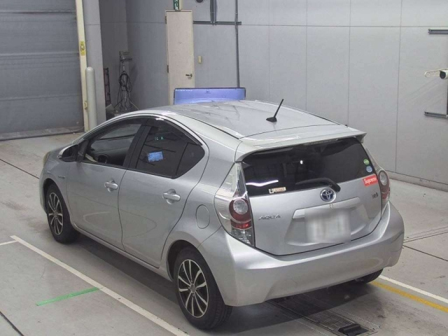 TOYOTA AQUA 2013