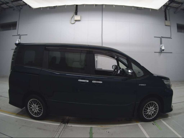TOYOTA VOXY 2016
