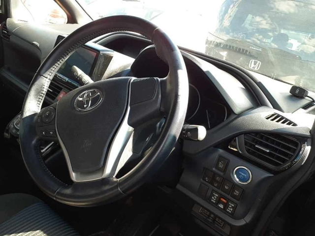 TOYOTA VOXY 2016