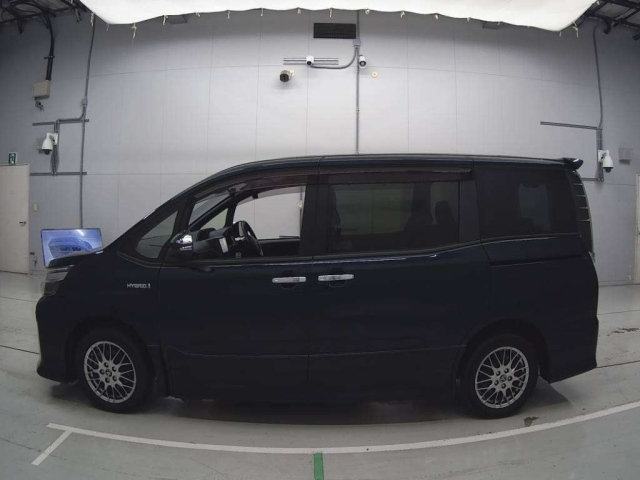 TOYOTA VOXY 2016