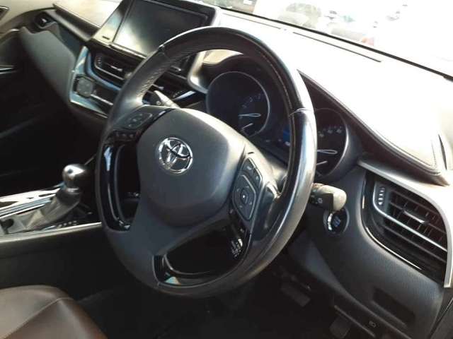 TOYOTA C-HR 2016