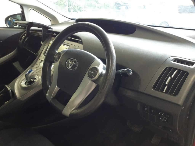 TOYOTA PRIUS 2011