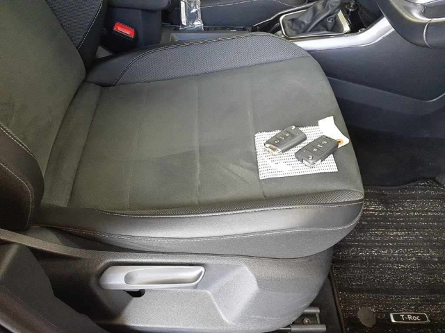 VOLKSWAGEN T-ROC 2023