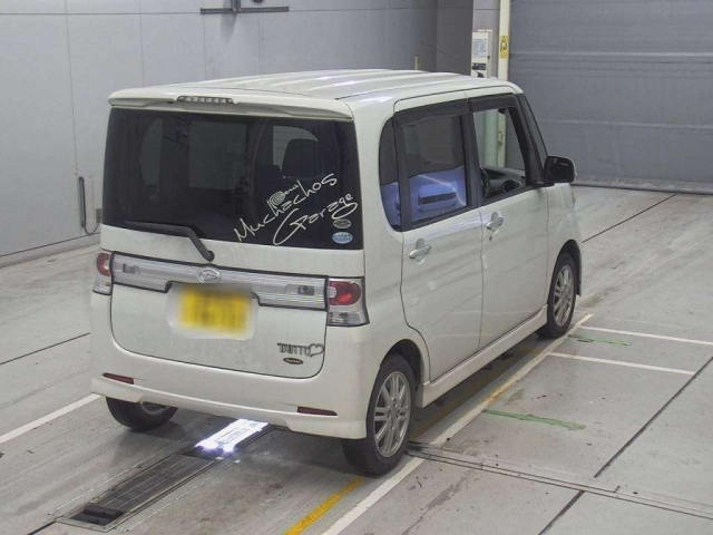 DAIHATSU TANTO 2010
