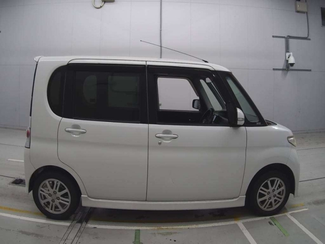 DAIHATSU TANTO 2010