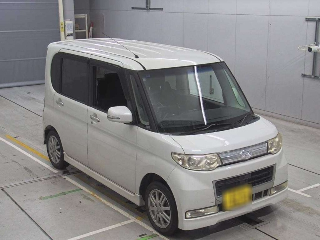 DAIHATSU TANTO 2010