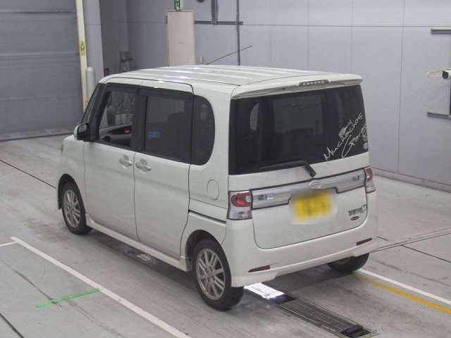 DAIHATSU TANTO 2010