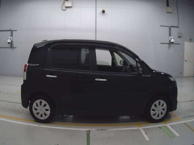 TOYOTA SPADE 2016