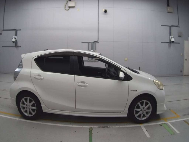 TOYOTA AQUA 2013