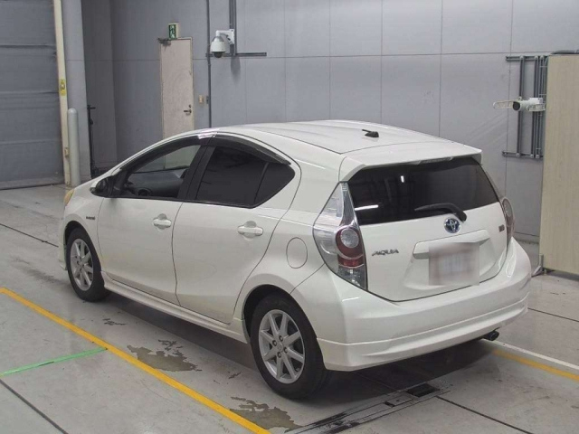 TOYOTA AQUA 2013