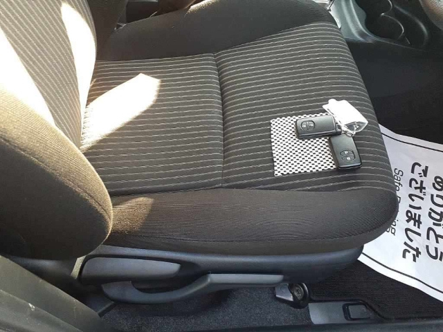 TOYOTA VITZ 2015