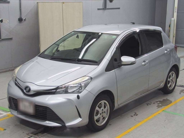 TOYOTA VITZ 2015
