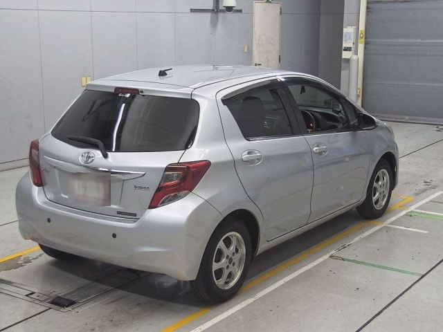 TOYOTA VITZ 2015