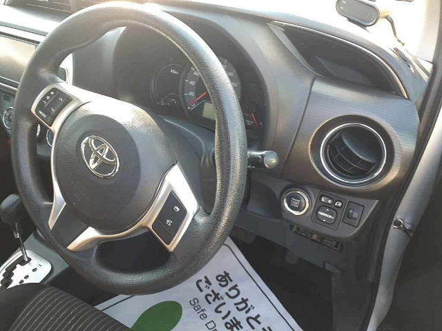TOYOTA VITZ 2015
