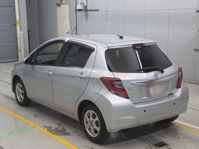 TOYOTA VITZ 2015