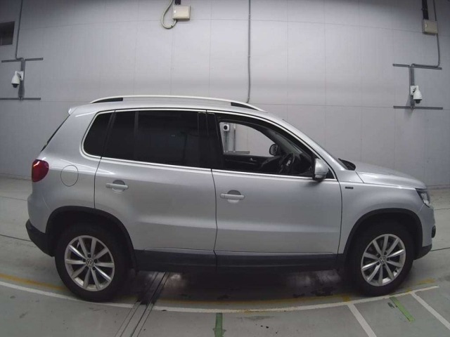 VOLKSWAGEN TIGUAN 2015