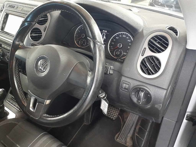 VOLKSWAGEN TIGUAN 2015