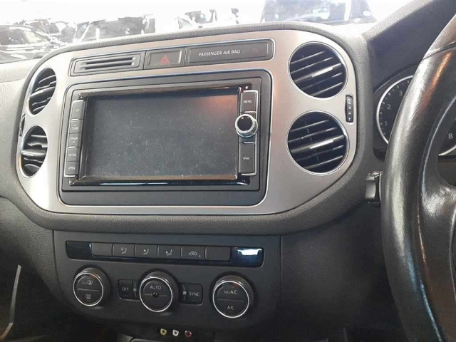 VOLKSWAGEN TIGUAN 2015