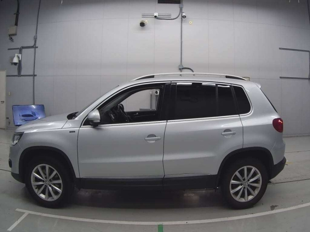 VOLKSWAGEN TIGUAN 2015