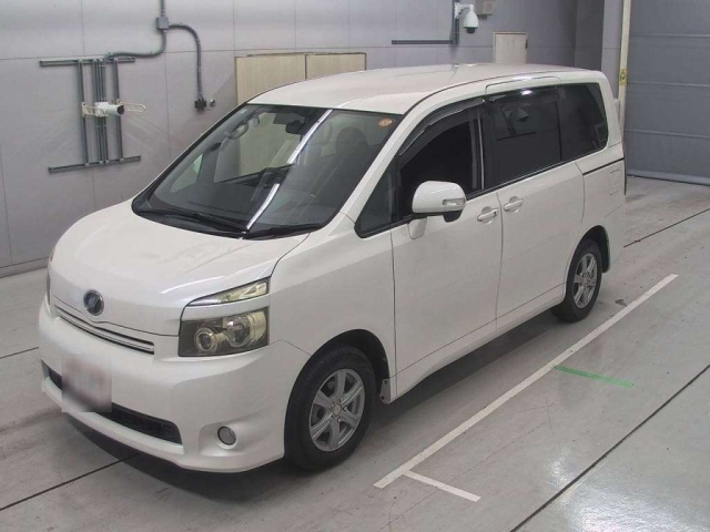 TOYOTA VOXY 2010