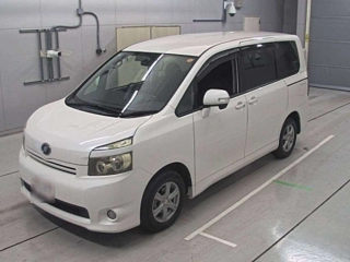 TOYOTA VOXY 2010