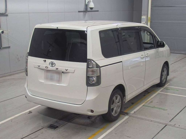 TOYOTA VOXY 2010