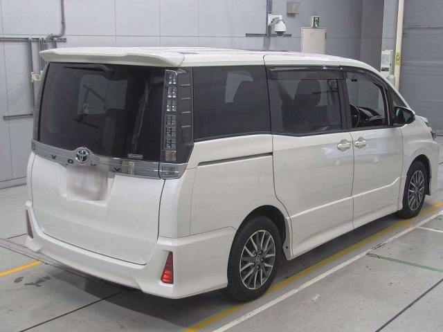 TOYOTA VOXY 2014