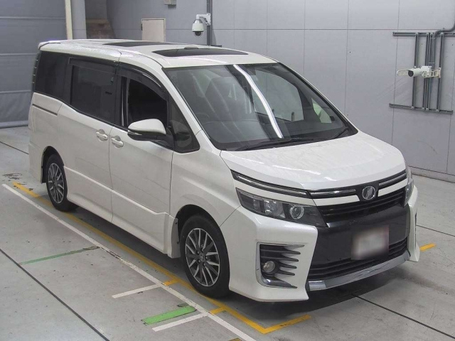 TOYOTA VOXY 2014