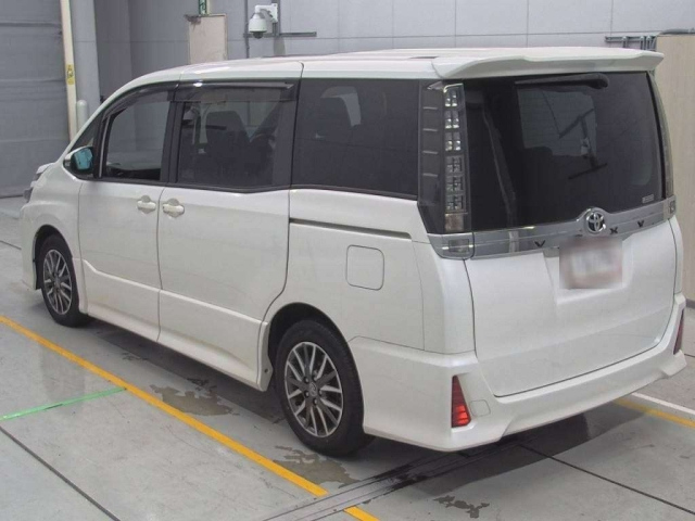 TOYOTA VOXY 2014