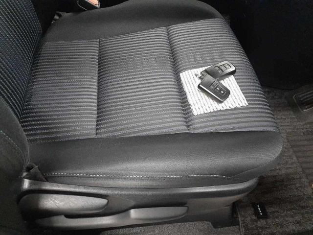 TOYOTA VOXY 2014