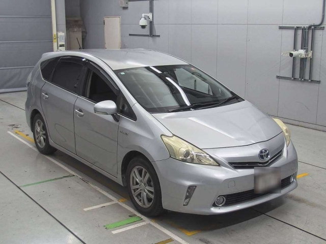 TOYOTA PRIUS ALPHA 2013