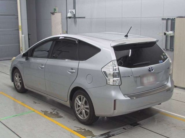TOYOTA PRIUS ALPHA 2013