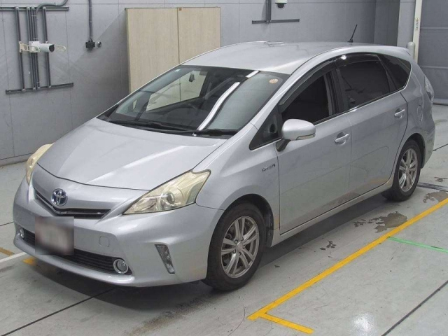 TOYOTA PRIUS ALPHA 2013