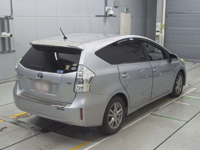 TOYOTA PRIUS ALPHA 2013