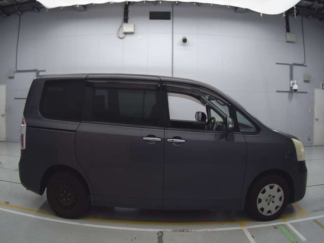TOYOTA NOAH 2009