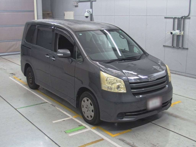 TOYOTA NOAH 2009