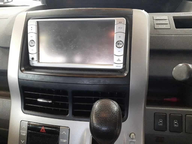 TOYOTA NOAH 2009