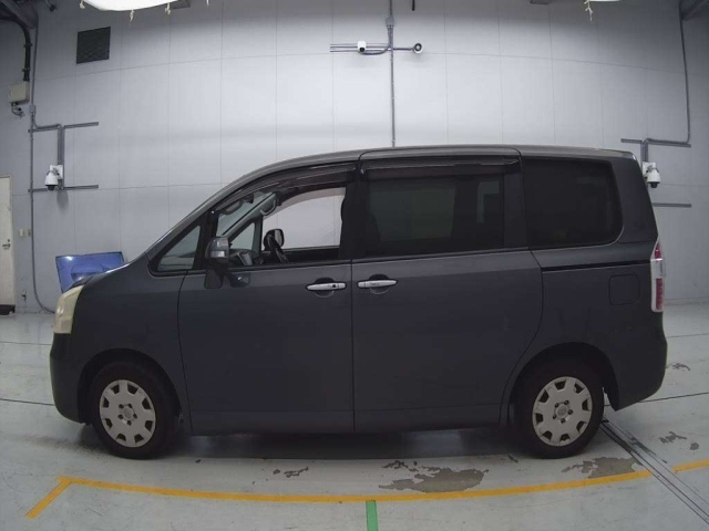 TOYOTA NOAH 2009