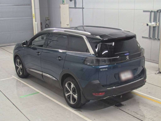 PEUGEOT 5008 2021