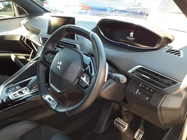 PEUGEOT 5008 2021