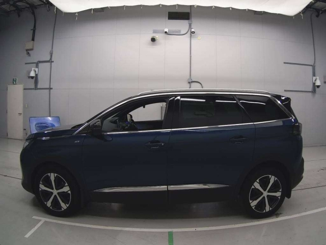 PEUGEOT 5008 2021