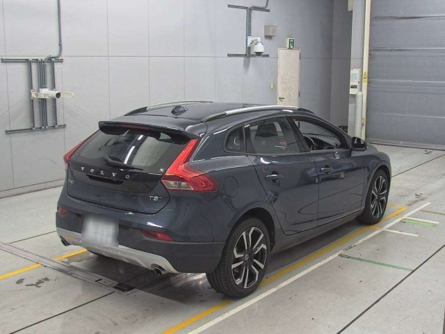 VOLVO V40 2017