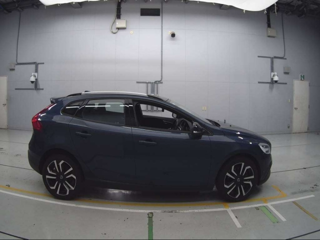 VOLVO V40 2017